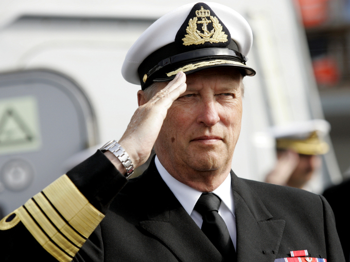 Kongen er landets øverste befalingsmann. Han har rang av general i Hæren og Luftforsvaret, og er admiral i Sjøforsvaret. Foto: Cornelius Poppe, NTB scanpix