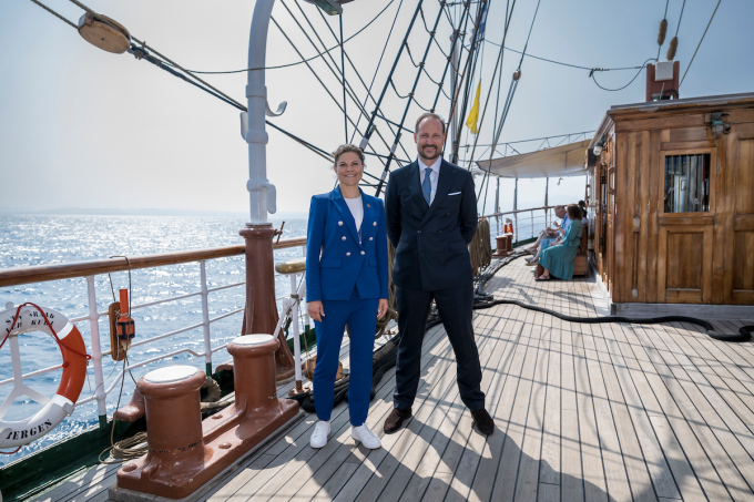 Svenske Kronprinsesse Victoria var også med under seilasen fra Monaco til Nice. Foto: Pelle T. Nilsson/SPA