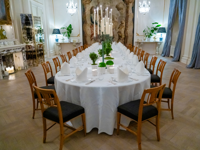 Bordet er dekket til gjestebud. Foto: Stian Lysberg Solum / NTB