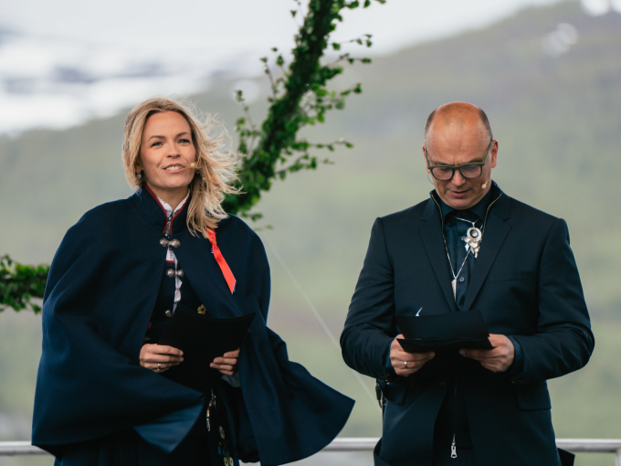 Carina Olset og Frank Jørstad ledet programmet fra scenen. Foto: Ola Vatn, Det kongelige hoff