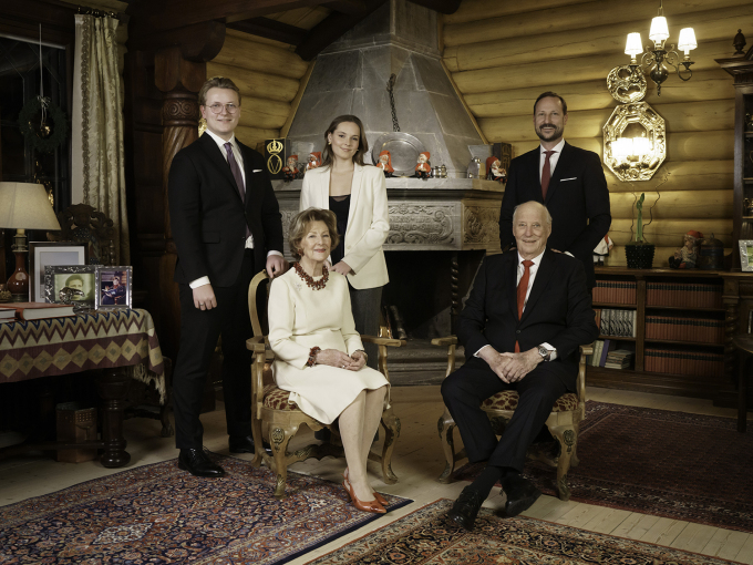 Julefotografering på Kongsseteren 2023. Kronprinsessen kunne dessverre ikke være til stede. Foto: Cornelius Poppe, NTB