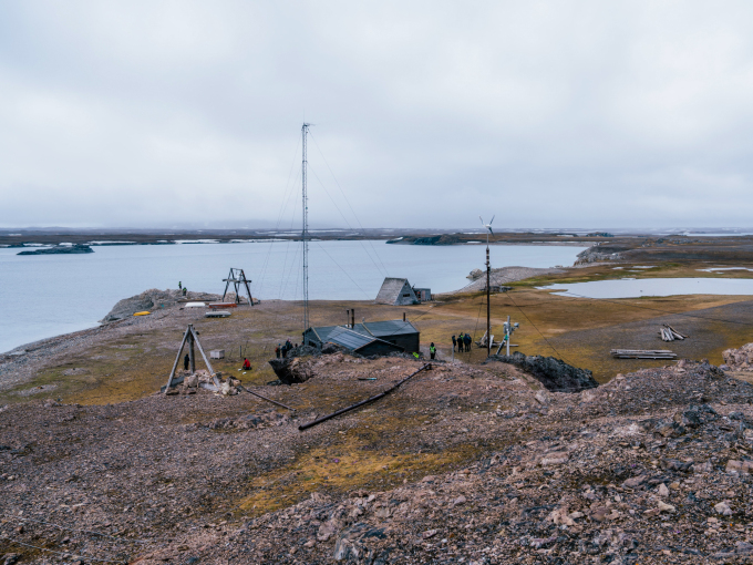 Farmhamna fangststasjon ligg på vestkysten av Svalbard, 40 nautiske mil frå Longyearbyen. Foto: Ola Vatn, Det kongelege hoffet