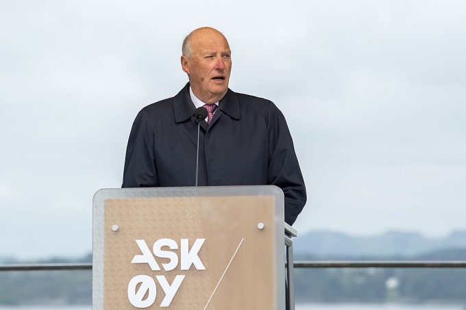 Kongen taler på Askøy. Foto: Marit Hommedal / NTB scanpix