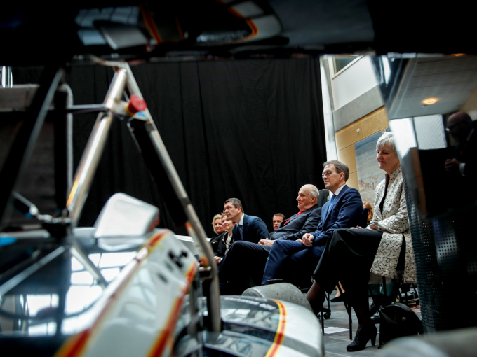 Ingeniørstudentane i Revolve NTNU vart nummer 2 med bilen Atmos i den største konkurransen for ingeniørstudentar i verda. Foto: Guri Varpe, Det kongelege hoffet