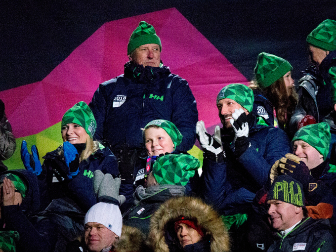 Kongefamilien på tribunen under åpningen av ungdomslekene.  Foto: Geir Olsen / NTB scanpix
