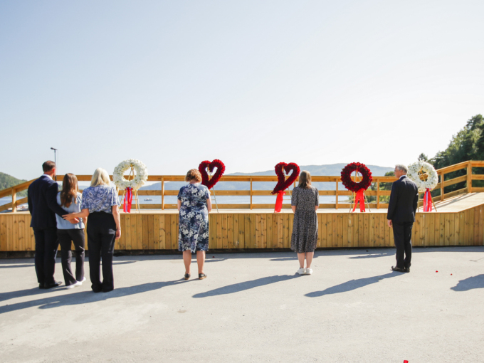 Kranser på Utøyakaia. Foto: Beate Oma Dahle / NTB
