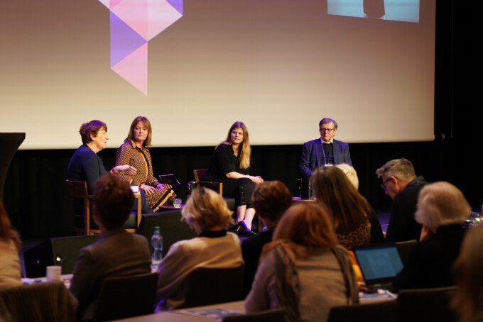 Inkludering i utdanning og arbeidsliv var tema for panelsamtalen der Marianne Borgen, ordfører i Oslo kommune, Margrethe Skinderviken, ADHD Norges representant i Statpeds ungdomspanel og Peder Haug, professor i pedagogikk ved Høgskulen i Volda deltok. Foto: Sara Svanemyr, Det kongelige hoff. 