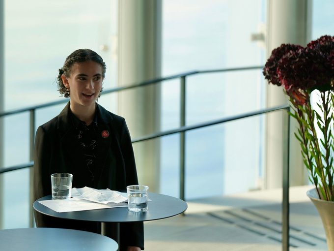 Ungdomsambassadør Amanda Anvar fra Stopp hatprat åpnet seminaret. Foto: Simen Løvberg Sund, Det kongelige hoff