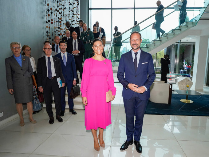 Kronprinsesse Victoria og Kronprins Haakon hadde et omfattende næringslivsprogram under Kenya-besøkets siste dag. Foto: Lise Åserud / NTB