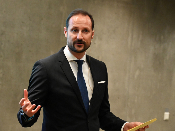 Kronprins Haakon innledet om dagens tema: Bærekraftig forvaltning av havet. Foto: Sven Gj. Gjeruldsen, Det kongelige hoff