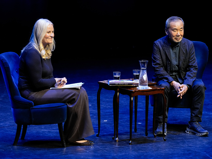 Kronprinsesse Mette-Marit og Haruki Murakami i samtale under Norsk litteraturfestival på Lillehammer. Foto: Cornelius Poppe / NTB