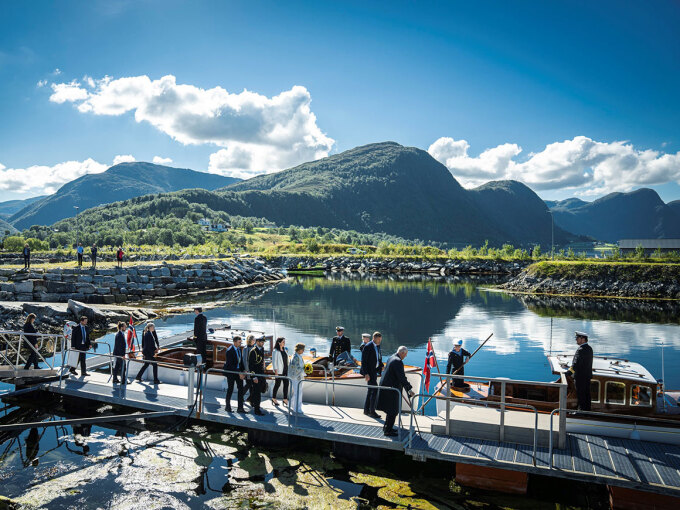 Tid for avreise frå Åheim og Vanylven. Ferda går vidare mot Sande kommune. Foto: Erik Birkeland/TINGH 
