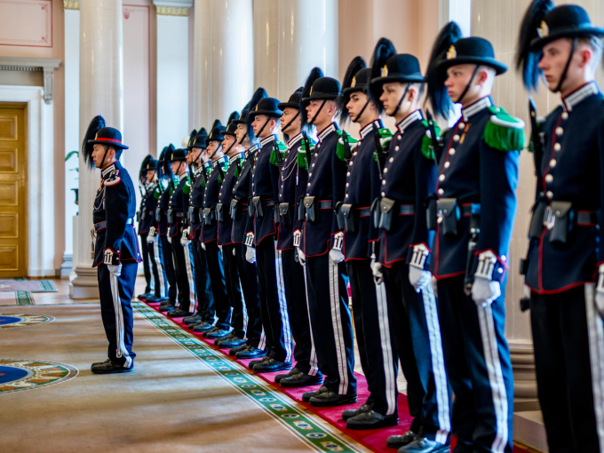 Hans Majestet Kongens Garde tek oppstilling i Øvre vestibyle på Slottet. Foto: Ola Vatn, Det kongelege hoffet