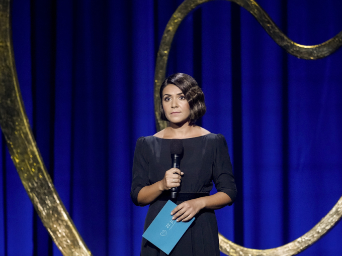 Kveldens programleder, Rima Iraki, fikk siste ord under markeringen: 77 mennesker mistet livet 22. juli. Vi skal ikke miste flere. Foto: Fredrik Hagen / NTB