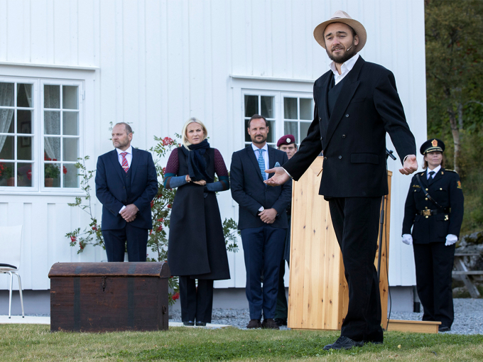 Forfatter eller gårdbruker? Den unge Olav Duun lider valgets kvaler. Foto: Berit Roald, NTB scanpix.