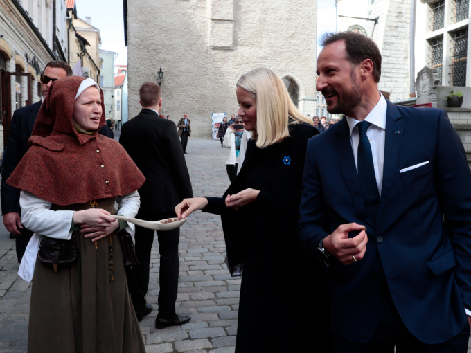 På vandring i Gamlebyen i Tallinn. Foto: Lise Åserud, NTB Scanpix