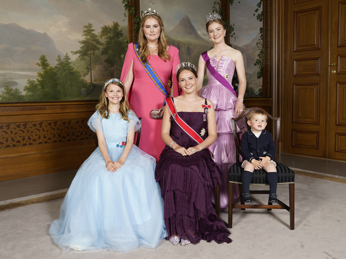 Bak fra venstre: H.K.H. Prinsesse Catharina-Amalia av Nederland og H.K.H. Prinsesse Elisabeth av Belgia. Foran fra venstre: H.K.H. Prinsesse Estelle av Sverige, H.K.H. Prinsesse Ingrid Alexandra og H.K.H. Prins Charles av Luxembourg. Foto: Lise Åserud, NTB