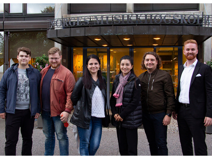 Finalistene er klare! Fra venstre: Stefan Astakhov, Sergey Kaydalov, Natalia Tanasii, Meigui Zhang, Adam Kutny, Theodore Browne. Foto: Magnus Romslo Lindvik