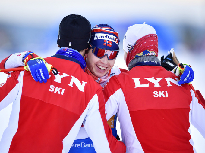 Simen Hegstad Krüger frå Lyn gjekk først i mål under lagstafetten i Meråker. Foto: Ole Martin Wold / NTB scanpix