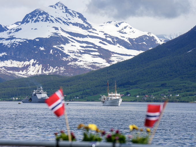 Kongeskipet Norge i Balsfjord under fylkesturen i Troms. Foto: Cornelius Poppe / NTB