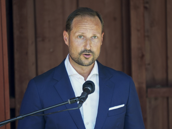 - Jeg håper at denne tiårsmarkeringen kan hjelpe oss til å finne de rette ordene, det rette språket, sånn at vi kan komme videre, sa Kronprinsen i sin tale. Foto: Torstein Bøe / NTB