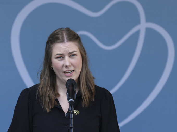- Alle hatefulle ord fører ikke til terror, men all terror starter med hatefulle ord. Det er for sent å si fra når hatet har tatt liv, sa AUFs leder Astrid Hoem. Foto: Geir Olsen / NTB