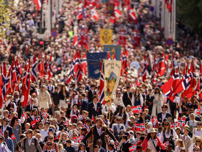 Barnetoget i Oslo på vei opp Karl Johans gate. Foto: Amanda Pedersen Giske / NTB