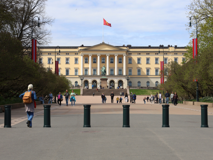 Perimetersikring rundt Slottet og andre kongelige eiendommer har vært et viktig prosjekt ledet av Sikkerhetsavdelingen. Dynamiske pullerter i Slottsbakken er et ledd i dette. Foto: Liv Osmundsen, Det kongelige hoff