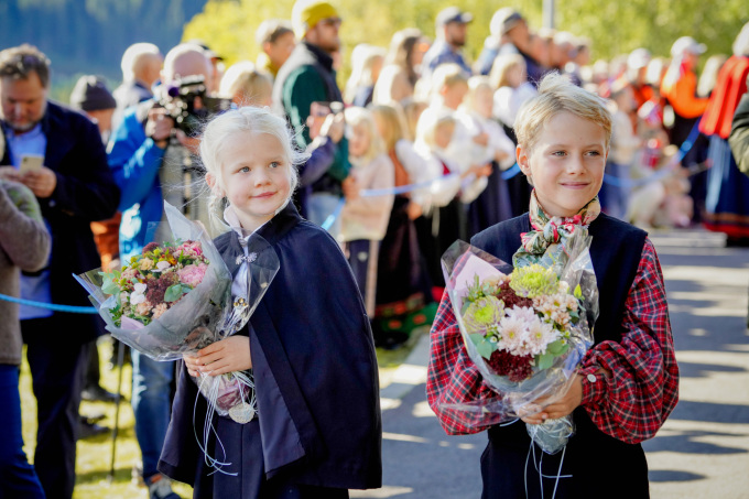 Blomsterbarn ved Hemsedal skule. Foto: Ole Berg-Rusten / NTB