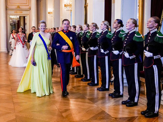 Daværende Arvestorhertug Guillaume og Arvestorhertuginne Stéphanie var selvskrevne gjester ved gallamiddagen i anledning Prinsesse Ingrid Alexandras 18-årsdag. Foto: Lise Åserud, NTB