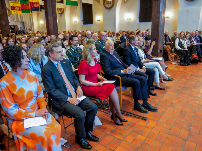 Gjester fra USA og Norge samlet for å markere 100 år med norsk-amerikansk utdanningssamarbeid. Foto: Fredrik Varfjell / NTB