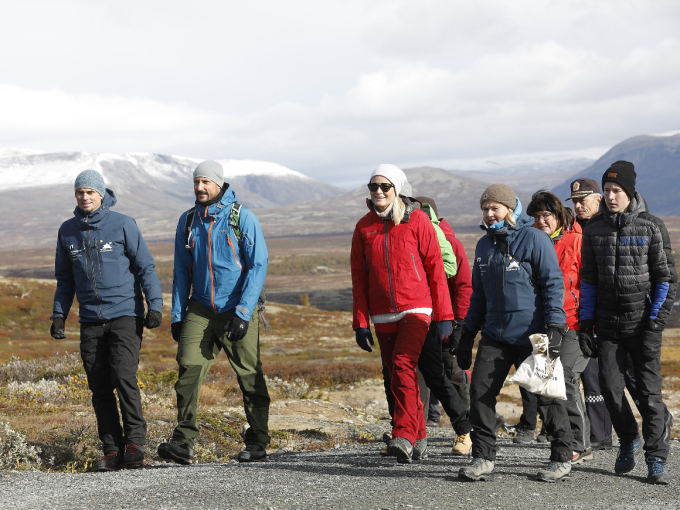 På veg til Viewpoint SNØHETTA. Foto: Tom Hansen, Hansenfoto.no