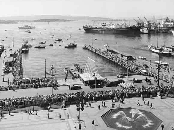 Kongeskipet ankommer Honnørbrygga i Oslo 2. juli. Foto: De kongelige samlinger