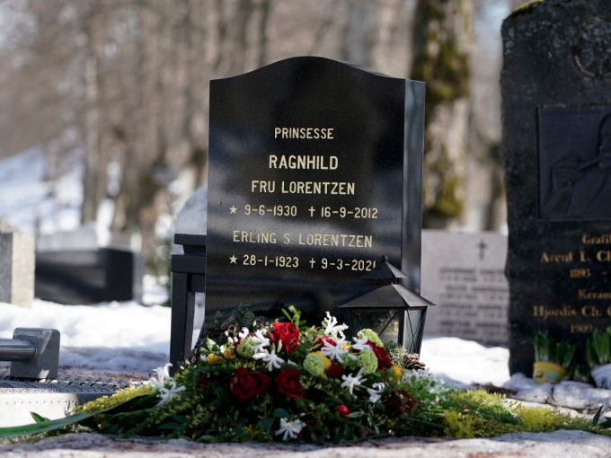 Erling Lorentzen ble stedt til hvile ved siden av sin kone, Prinsesse Ragnhild. Foto: Stian Lysberg Solum / NTB