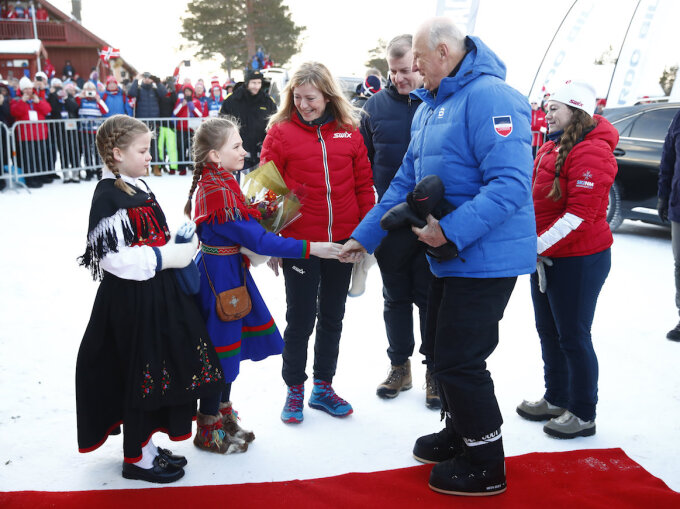 Kong Harald kjem til NM på Meråker. Foto: Terje Pedersen / NTB scanpix