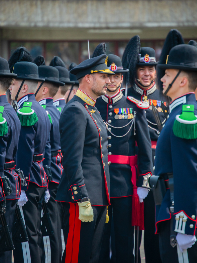 Kronprins Haakon inspiserer Hans Majestet Kongens Garde på Huseby leir. Foto: Hannah Nathalie Sæbø-Thoresen / Forsvaret 