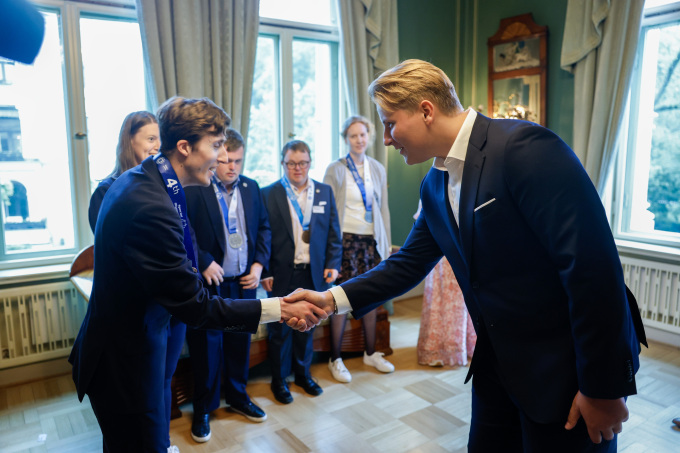 Prins Sverre Magnus hilste på idrettsutøverne som representerte Norge under Special Olympics. Foto: Jonas Been Henriksen / NTB