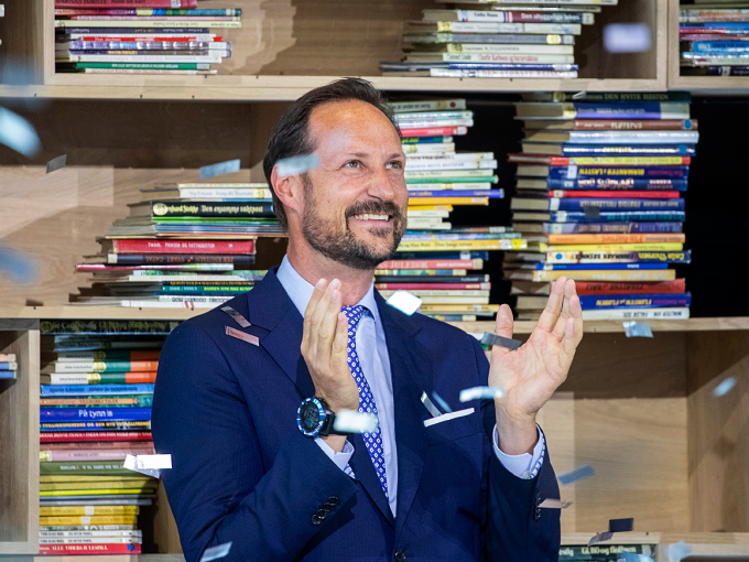Kronprins Haakon fikk æren av å erklære Deichman Bjørvika for åpnet i dag. Foto: Terje Pedersen / NTB scanpix