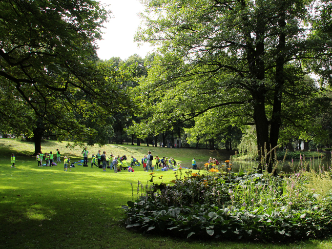 Sommerliv i Slottsparken. Foto: Liv Osmundsen, Det kongelige hoff