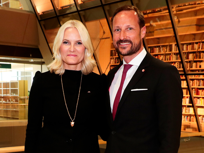 Kronprinsparet i Latvias flotte nasjonalbibliotek. Foto: Lise Åserud, NTB scanpix