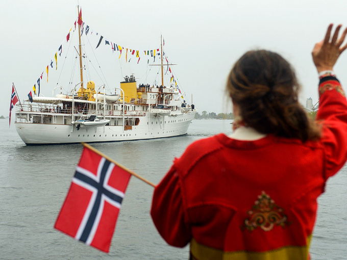Kongeskipet seilte ut fra Oslo og satte etter hvert kursen mot Tønsberg. Foto: Annika Byrde / NTB