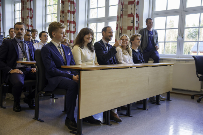 På skolebenken med elever ved studiespesialisering på Eidsvoll videregående skole. Foto: Cornelius Poppe / NTB