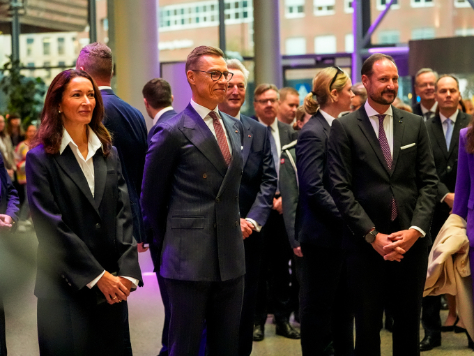 Kronprins Haakon ledsaget det finske presidentparet til BI, der det også ble anledning til å hilse på norske og finske studenter ved handelshøgskolen. Foto: Terje Pedersen, NTB